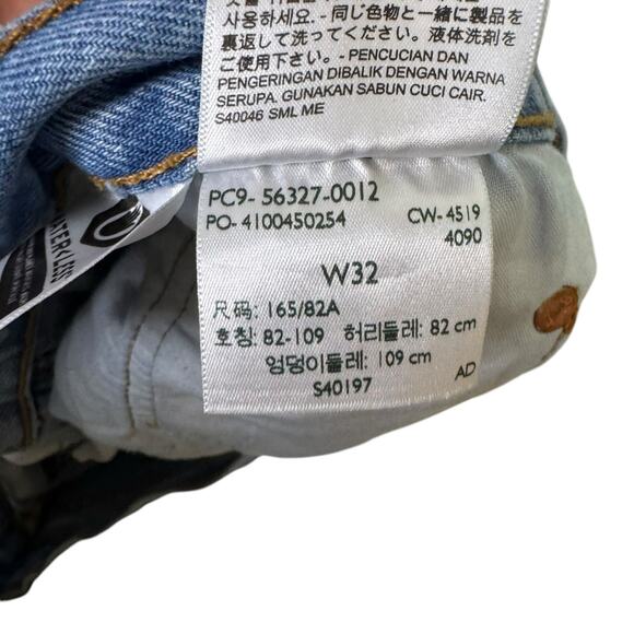 Levis 501 High Rise Light Wash Denim Distressed Cut Off Button Fly Jean Shorts - Picture 12 of 12